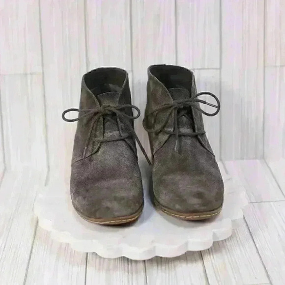 Franco Sarto Booties Acquire Womens Size 8 Wedge Boots Heel Grey Suede Ankle - Picture 2 of 11